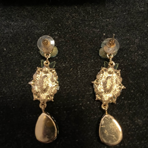 Gold tone Green and Light Blue Crystal Necklace and Matching Earrings Set - Picture 6 of 8